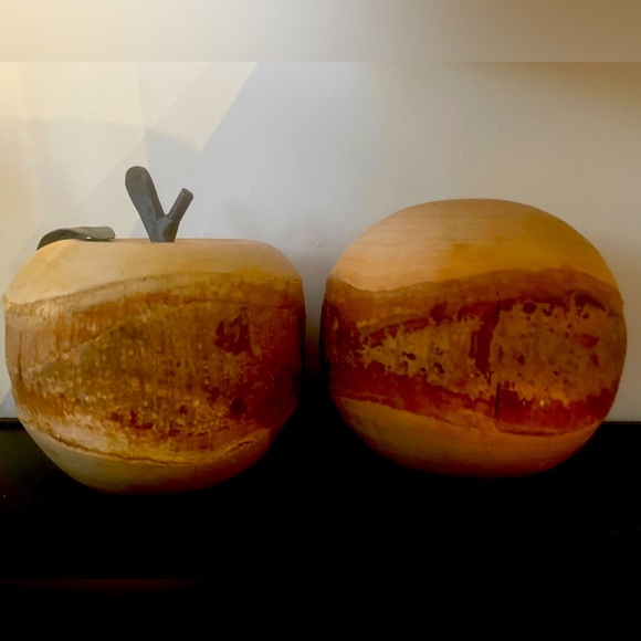 Other - Accent pieces - Apple and ball